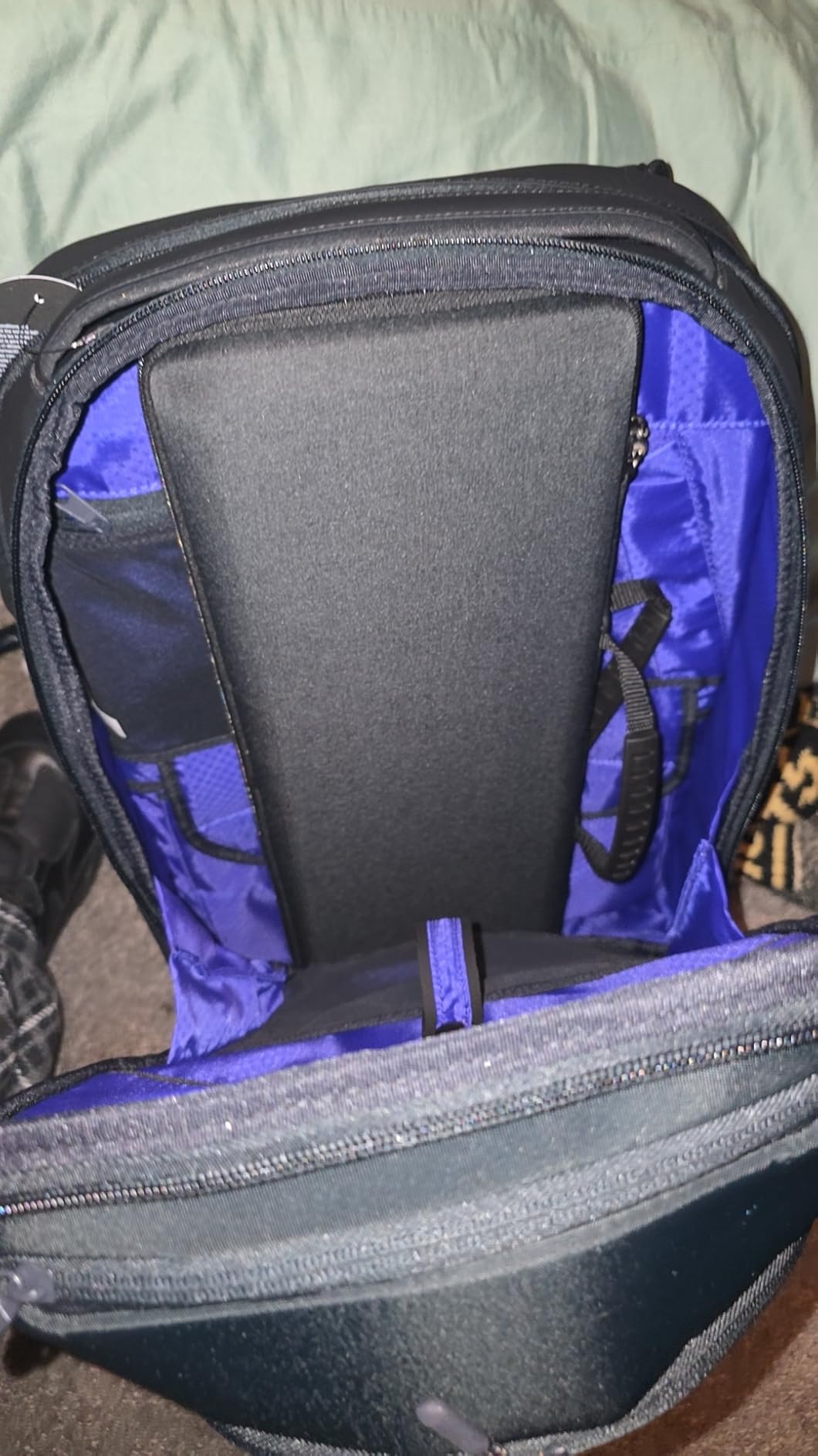 Alienware Laptop Backpack AW7825P, 18in, 28L, Water Resistant | Cross-linked Polyethylene Foam, 100% Recycled Content, RFID Resistant, Tablet Compartment customer photo 2