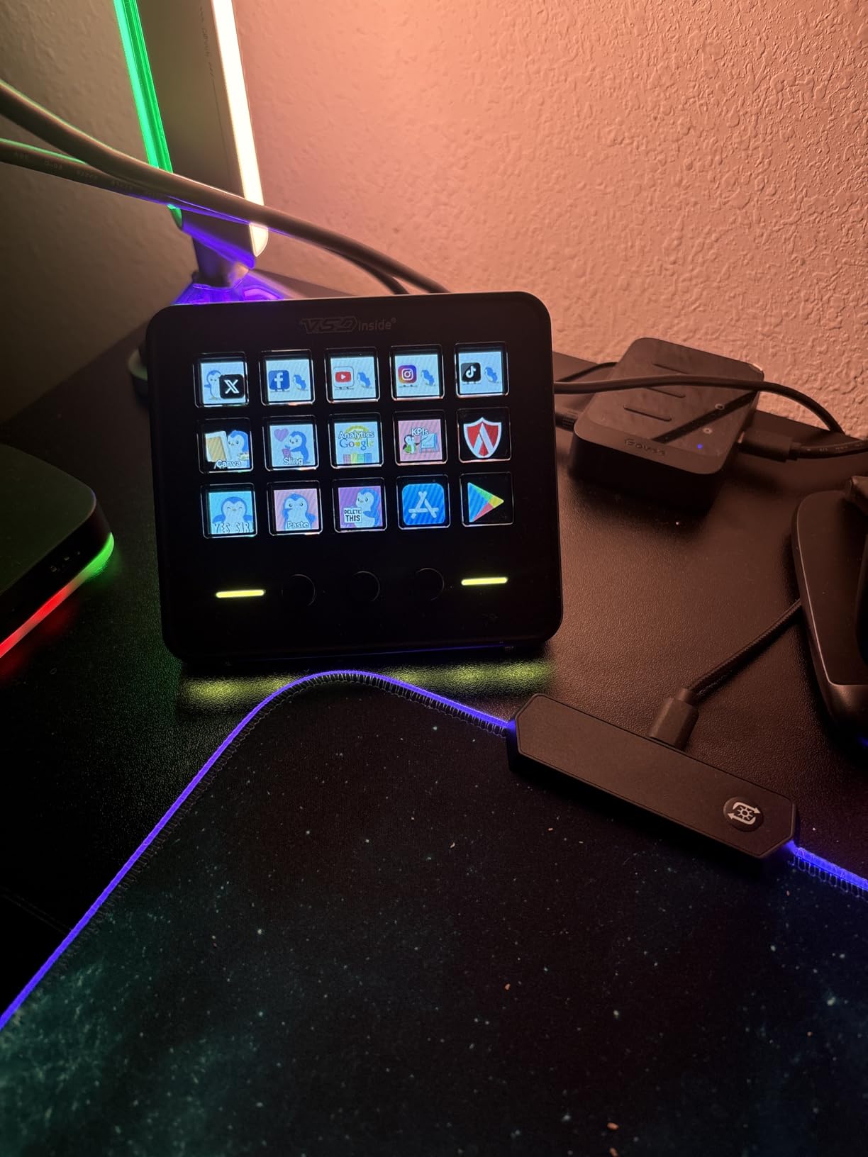 VSDINSIDE Macro Keypad, Stream Controller Deck Gaming Streaming Shortcut Keyboard, 18 Programmable Keys Customizable Visual AI Pad USB Soundboard for OBS, YouTube, Desk Office Setup, Laptop, PC, Mac customer photo 2