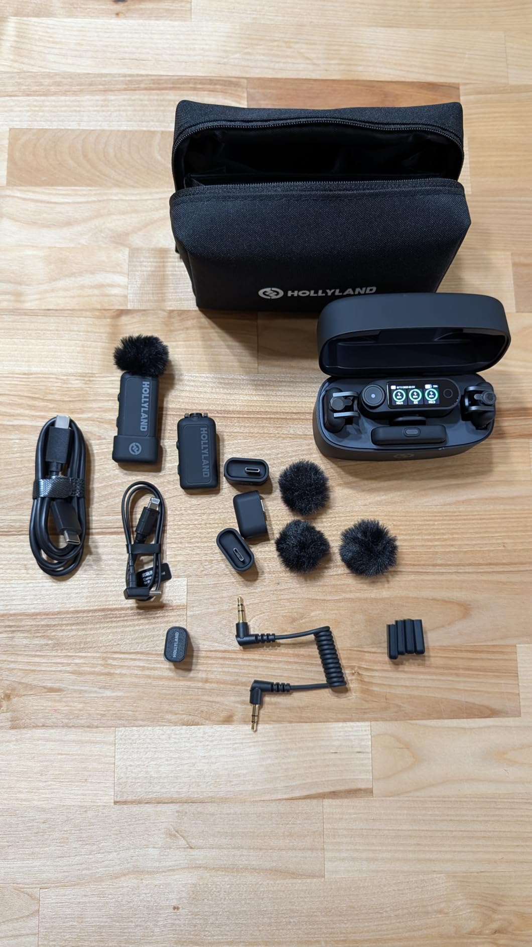 Hollyland Lark MAX 2 Combo-4 Person Version, Wireless Lavalier Microphone, Tailored for Multi-Person Shooting Scenarios, Microphone for Camera/iPhone/Android (4TX + 2RX+ Charging Case) customer photo 1