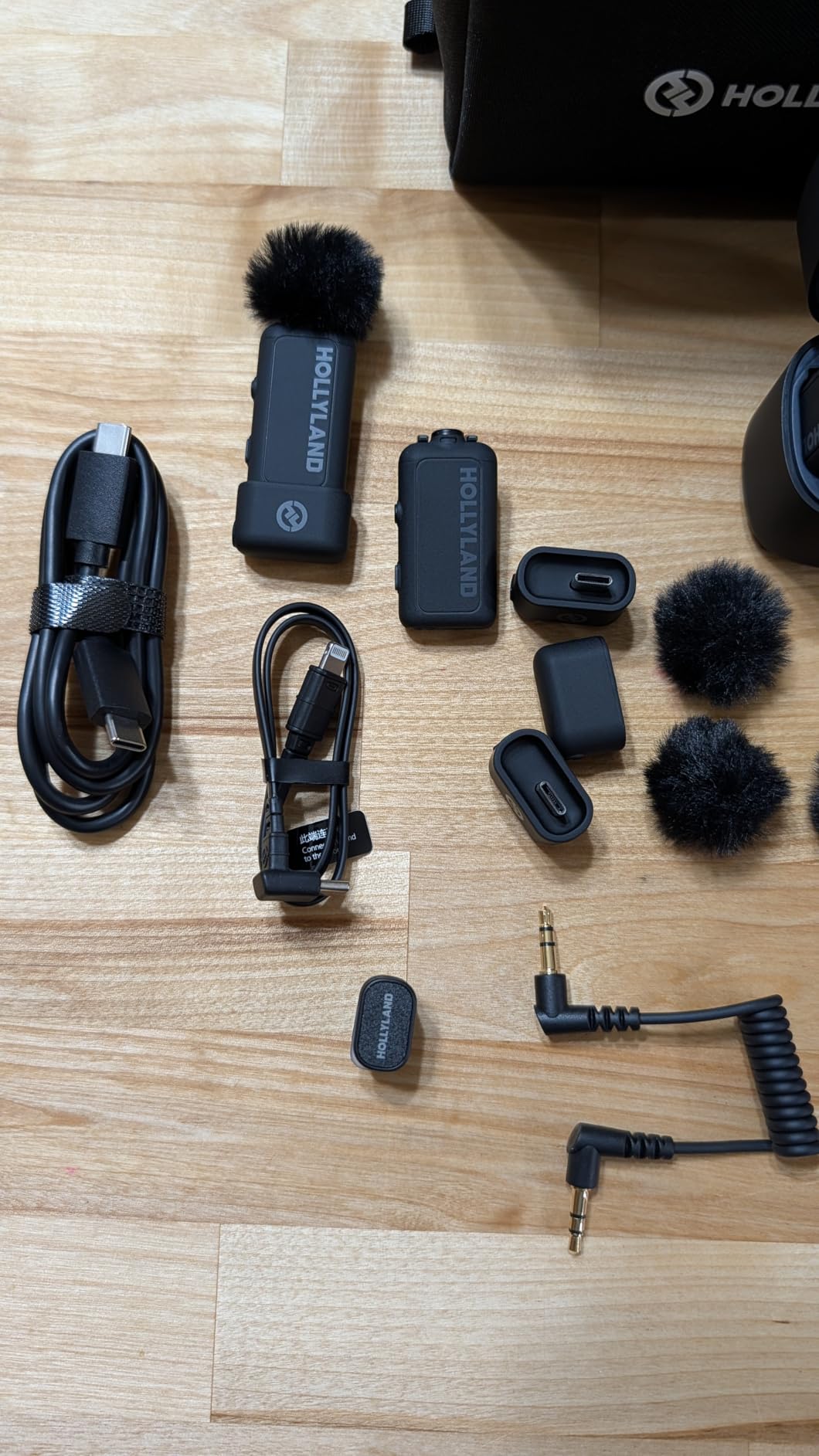 Hollyland Lark MAX 2 Combo-4 Person Version, Wireless Lavalier Microphone, Tailored for Multi-Person Shooting Scenarios, Microphone for Camera/iPhone/Android (4TX + 2RX+ Charging Case) customer photo 2