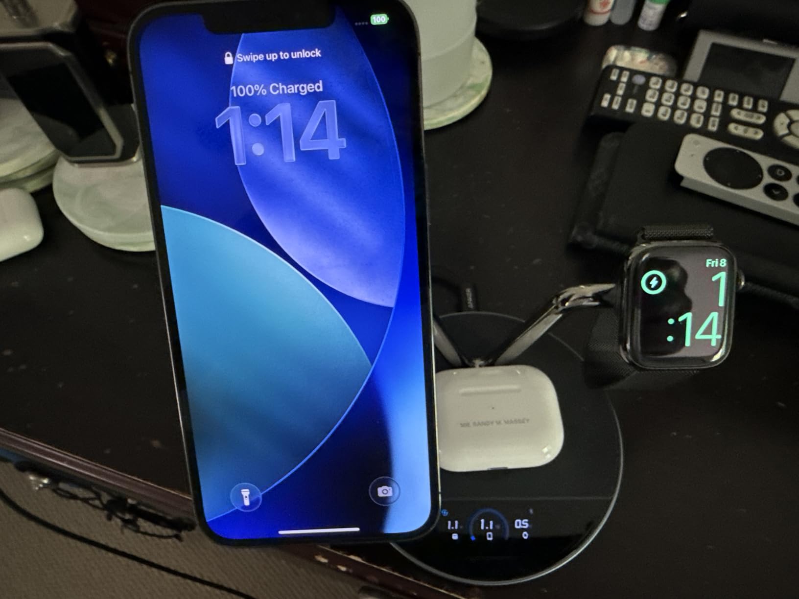 Anker Prime 3-in-1 Qi2.2 MagSafe Compatible 25W Wireless Charging Station | Smart Display with TEC Active Cooling, for iPhone 17, Apple Watch, AirPods Pro, and More (Adapter Included) customer photo 1