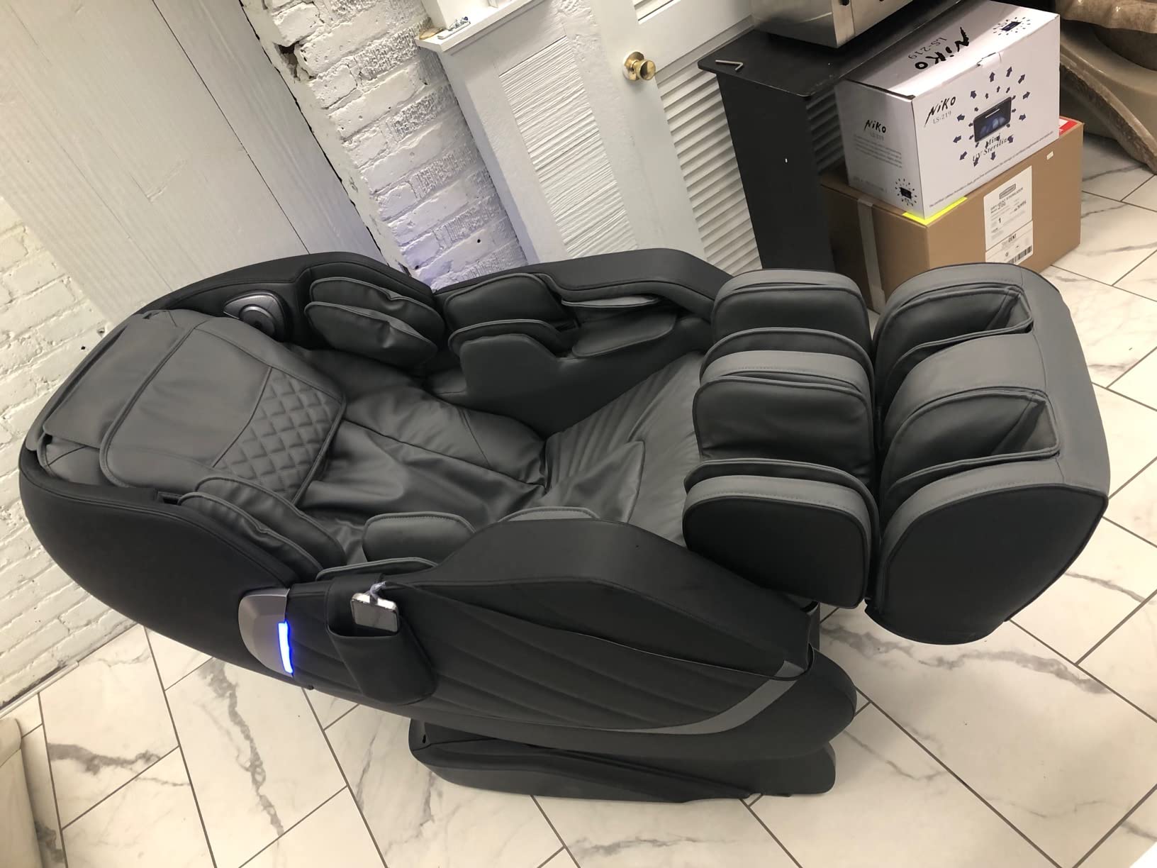 HealthRelife 4D Massage Chair Full Body, 166° Flexible Track, 18 Modes, 11 Techniques, 36 Airbag Massage, with Yoga Stretch, Foot Massage, Zero Gravity Massage Recliner (Beige) customer photo 2