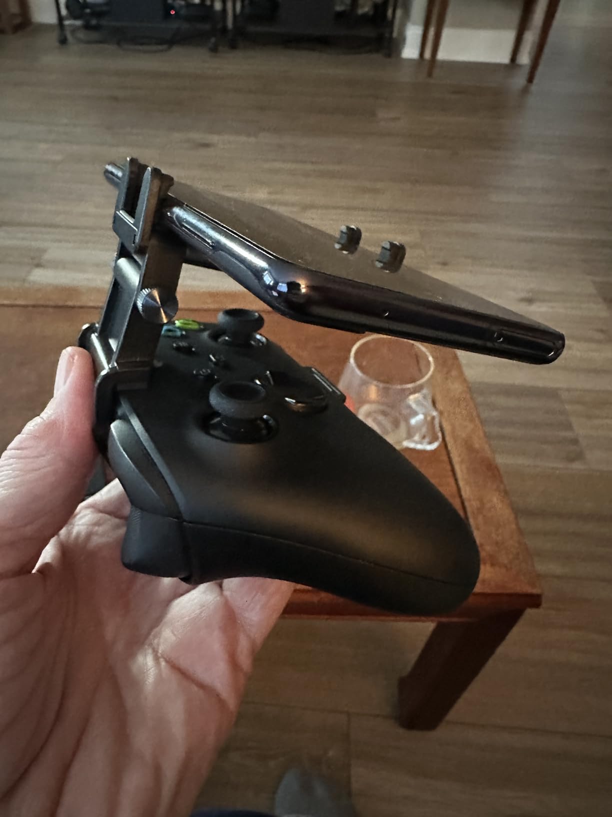 8Bitdo Mobile Gaming Clip for Xbox Controllers (Officially Licensed) - Xbox customer photo 2