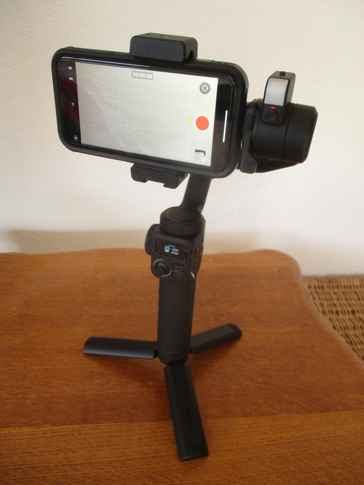 Fluid Pro AI 3-Axis Gimbal Stabilizer for GoPro Cameras and Smartphones, Subject Tracking, Lighting, Wireless Camera Control, Portable, Vlogging, 360° Rotation, Device Charging customer photo 1