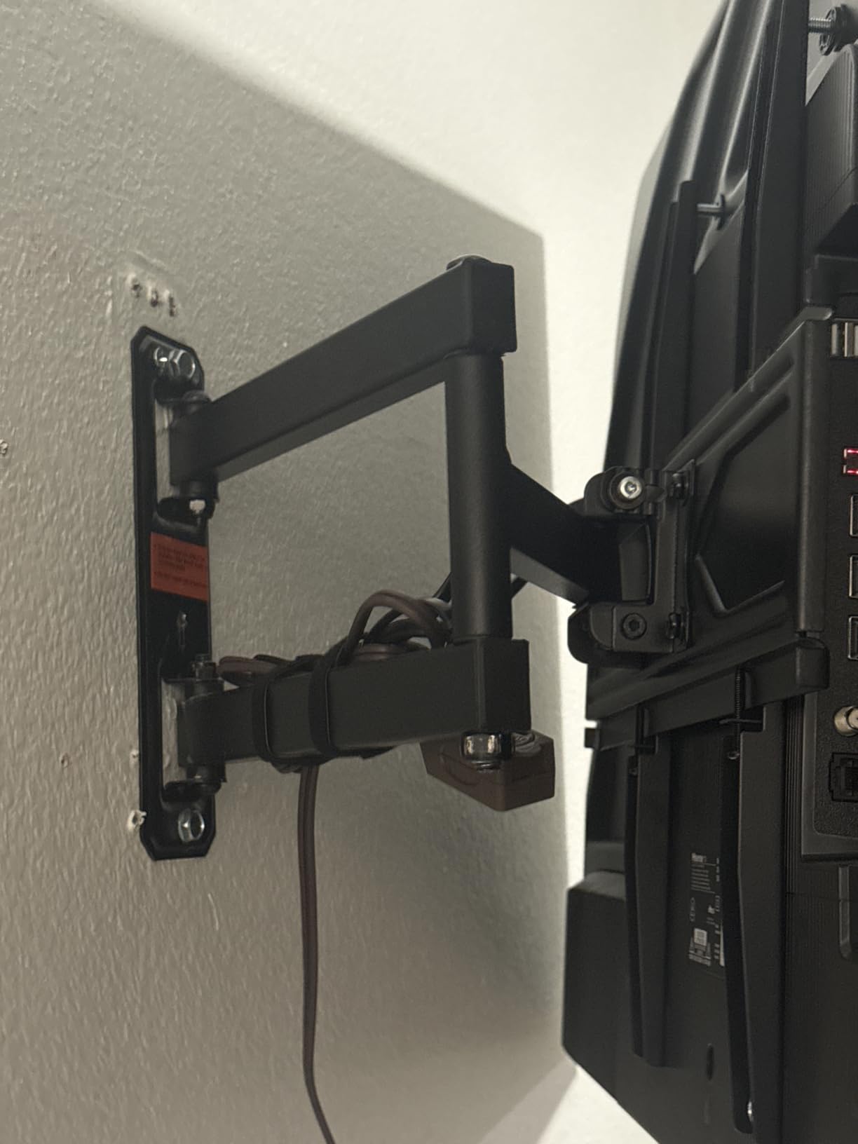 USX MOUNT Corner TV Wall Mount with 31.22 inch Long Arm for 26-65 Inch TVs up to 80 lbs, Full Motion TV Wall Mount Bracket with Swivel and Tilt, Max VESA 400x400mm customer photo 2