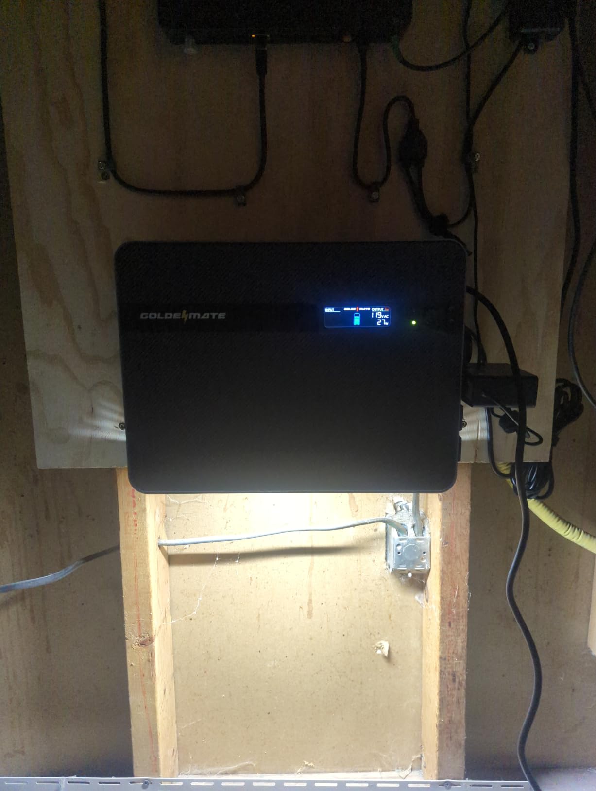 GOLDENMATE 1500VA/1000W Lithium UPS Battery Backup & Surge Protector, LiFePO4 Battery (230Wh), Sinewave UPS with 8 Outlets & 2 USB Ports, Built-in Emergency Light, Wall Mount, LCD Display customer photo 2