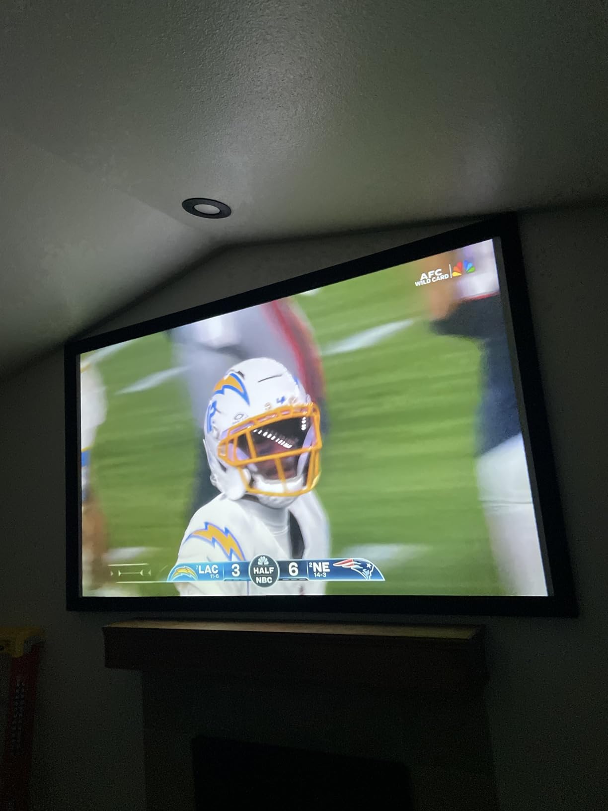 Akia Screens Fixed Frame Projector Screen 138-Inch, 16:9, Wall Mount, CINEWHITE UHD-B, 4K/8K Ready, Indoor Home Theater, AK-FF138WH2 customer photo 2