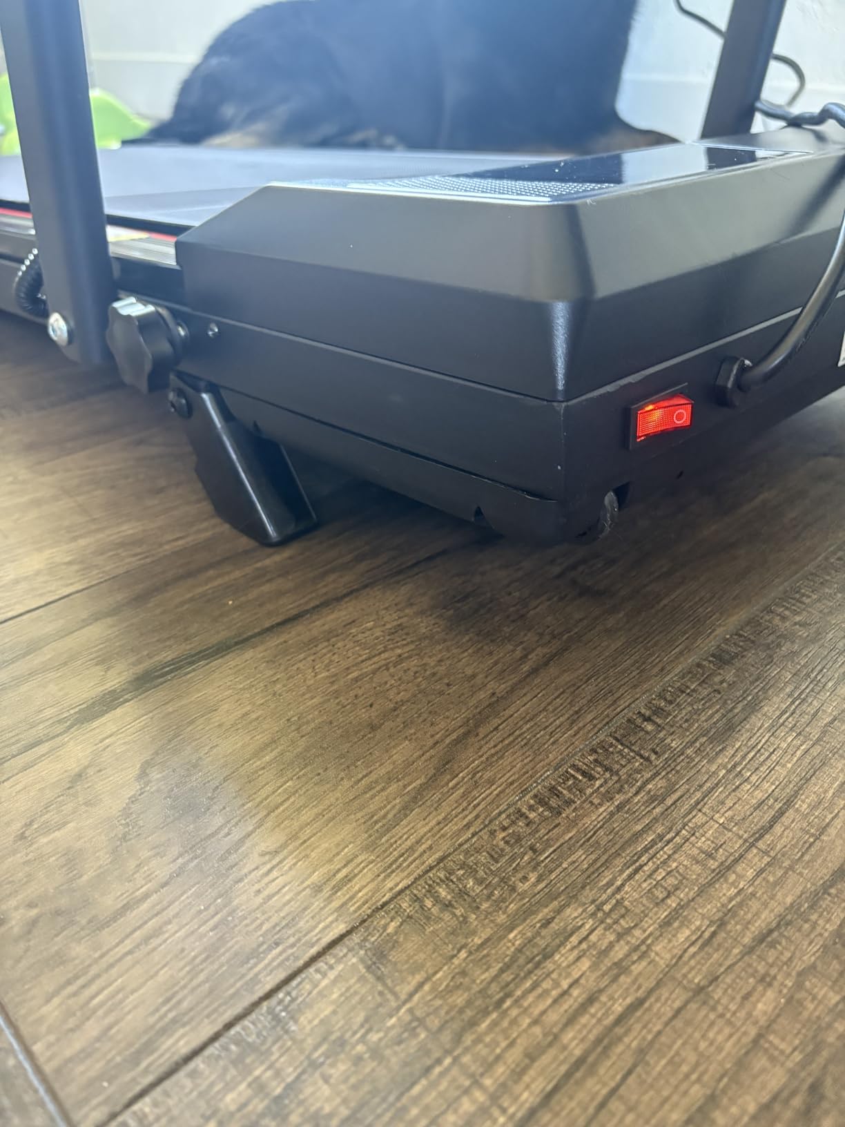 LONTEK 15% Incline Walking Vibration Pad, 3-in-1 Under Desk Treadmill | 3 Vibration Levels, 3.0HP Brushless, 8 Shock Absorbers, LED Display, Remote Control, 300Lbs Weight Capacity customer photo 1