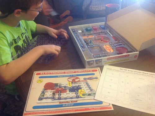 Snap Circuits Classic SC-300 Electronics Exploration Kit | Over 300 Projects | Full Color Manual Parts | STEM Educational Toy for Kids 8+ customer photo 1