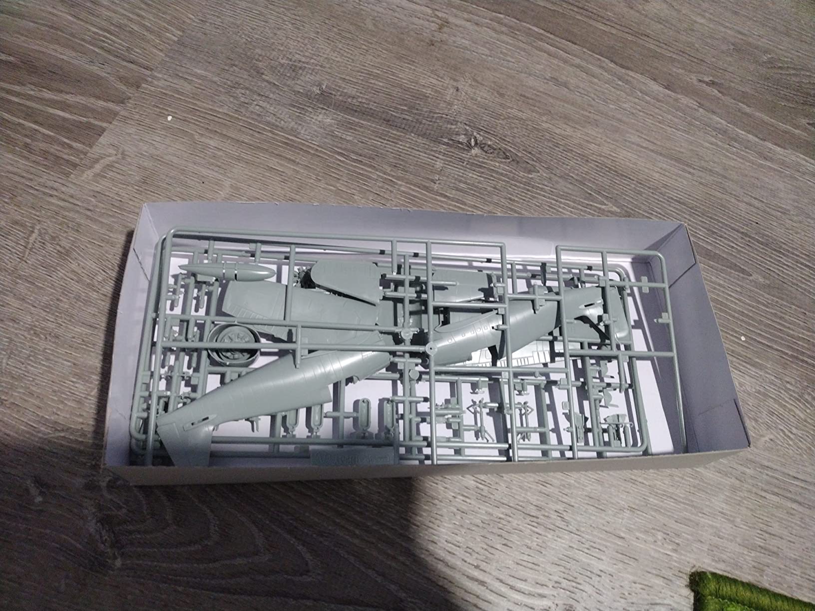 Academy WWII U.S. Navy Fighter F6F-3/5 Model Kit customer photo 1