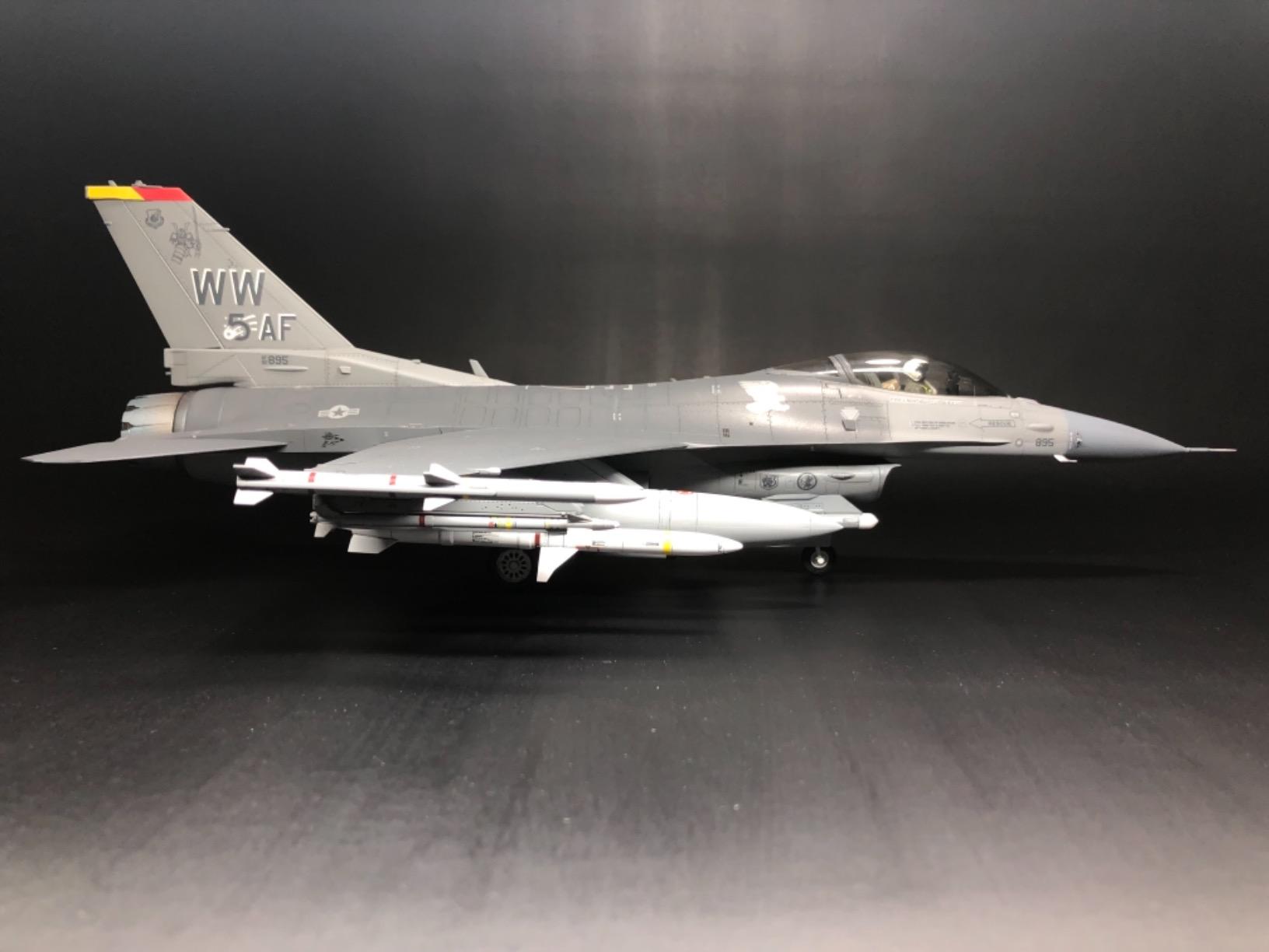 Tamiya 61098 1/48 Lockheed Martin F-16CJ Plastic Model Airplane Kit customer photo 2