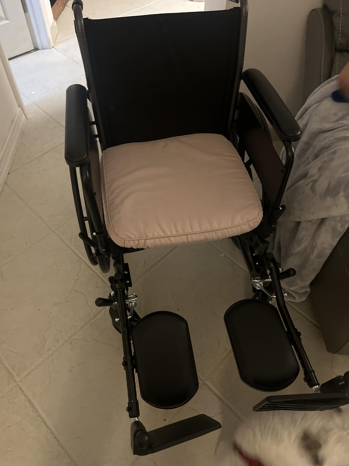 Drive Medical Cruiser III Lightweight Wheelchair, Full Arms, Black, 18