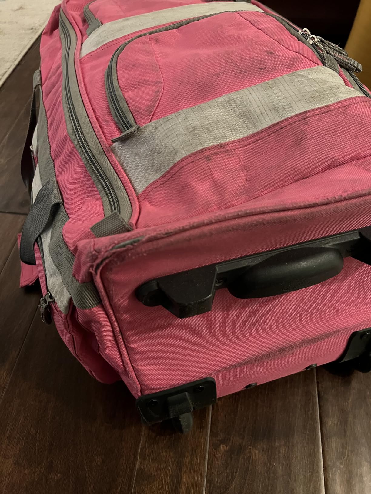 Olympia U.S.A. 33 inch Jumbo Size 8 Pockets Wheeled Rolling Duffel Bag Water Resistant Luggage Lightweight Travel Suitcase with Retractable Handle customer photo 2