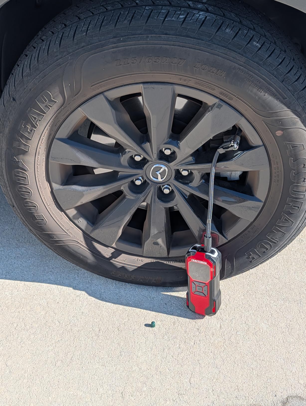 CRAFTSMAN Tire Inflator Portable Air Compressor, Cordless Mini Air Pump for Car Tires with Digital Tire Pressure Gauge, 6000mAh Battery Powered Air Pump, Max Pressure 150 PSI, 12V DC Corded customer photo 2