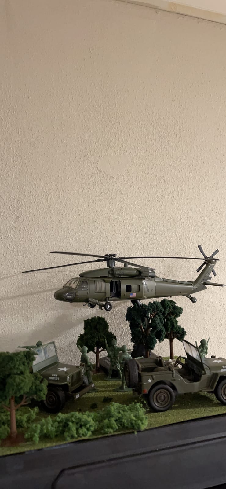 NewRay Sky Pilot UH-60 Black Hawk Diecast Helicopter Replica 1:60 Scale customer photo 1
