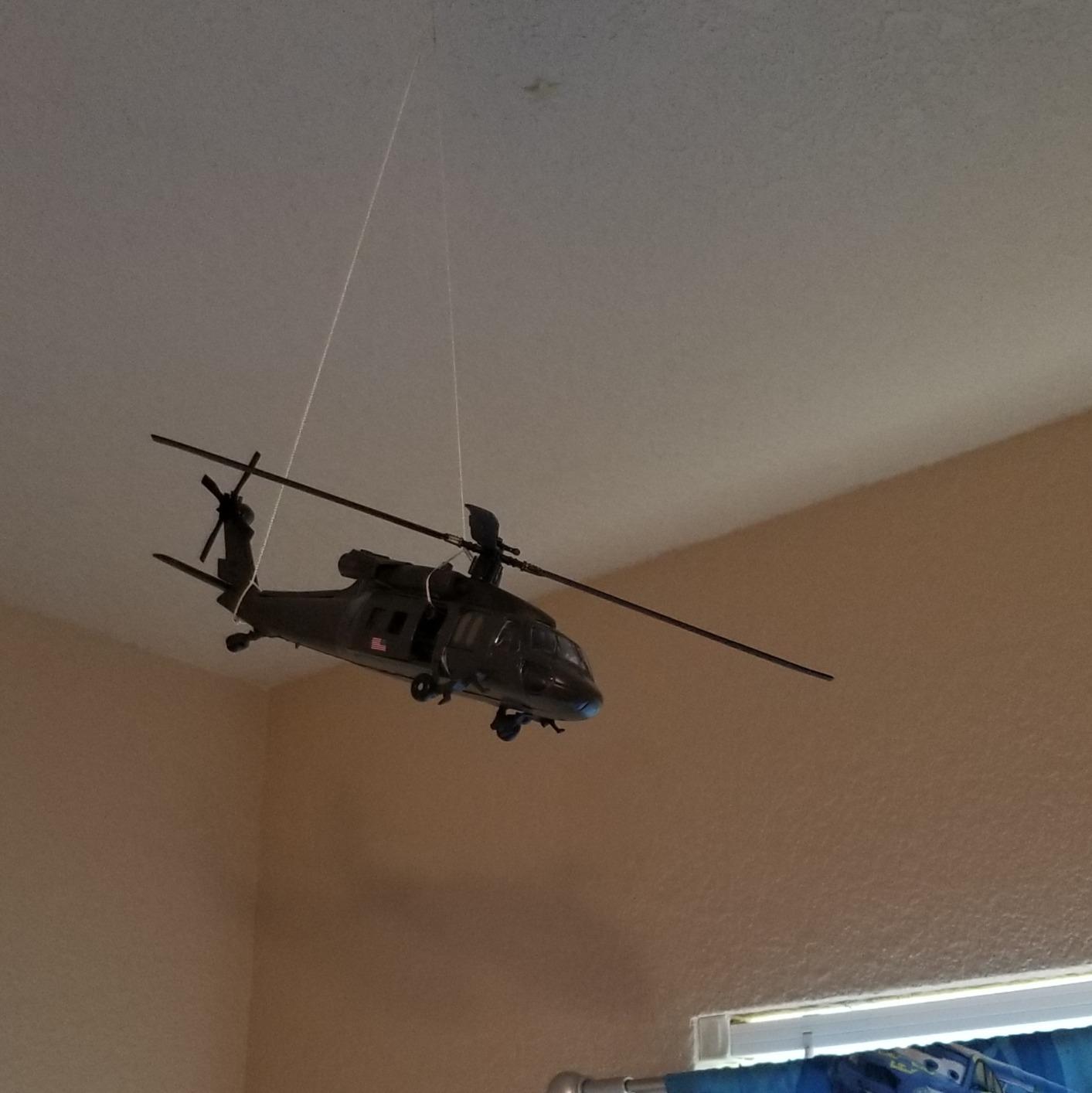 NewRay Sky Pilot UH-60 Black Hawk Diecast Helicopter Replica 1:60 Scale customer photo 2