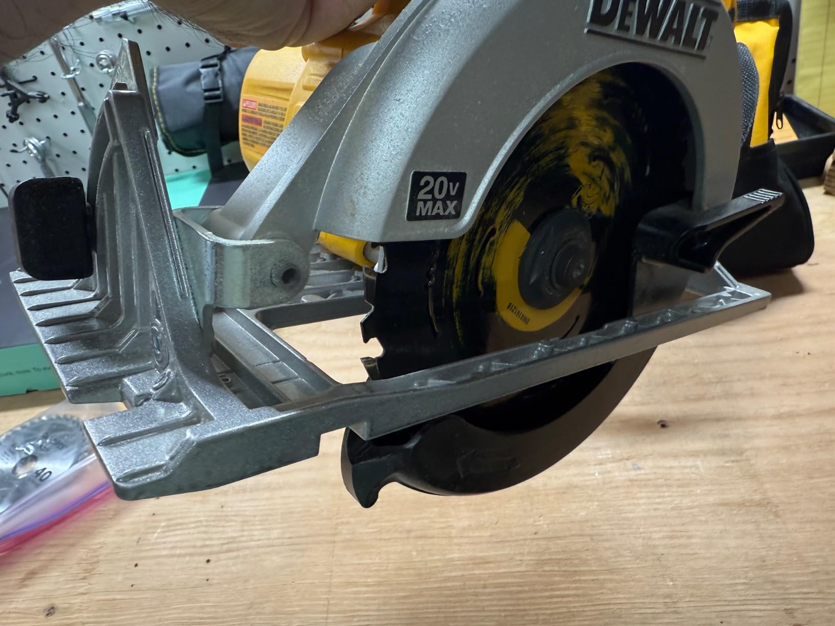 DEWALT 20V MAX Circular Saw, Cordless Sidewinder Style Portable, 6-1/2-Inch Blade, 5150 RPM, 0-50 Degree Bevel Capability, Battery Not Included (DCS391B) customer photo 2