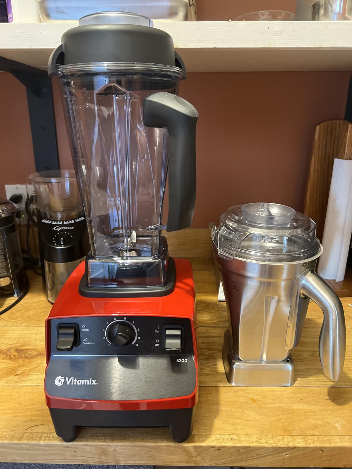Vitamix 5200 Blender, Professional-Grade Blender for Smoothies, Soups, Ice Cream and More, Stainless-Steel Blades, Self-Cleaning Kitchen Appliance, 64 Oz Container, Black customer photo 1