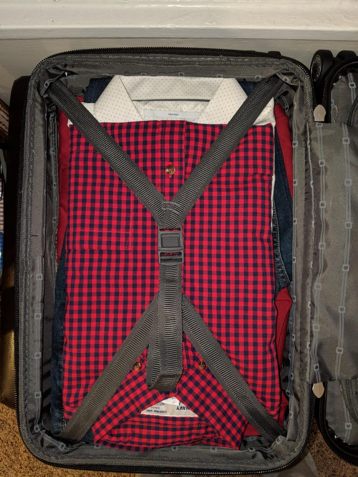 DELSEY Paris Helium Aero Hardside Expandable Luggage with Spinner Wheels, Titanium, Checked-Large 28 Inch customer photo 1