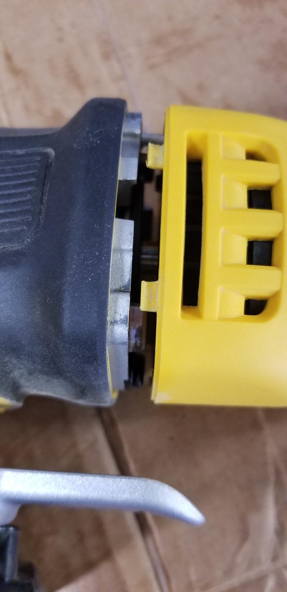 DEWALT Oscillating Tool, 3-Amp, Corded, Includes Wood Blades, Sandpaper and Tool Bag (DWE315K) customer photo 2