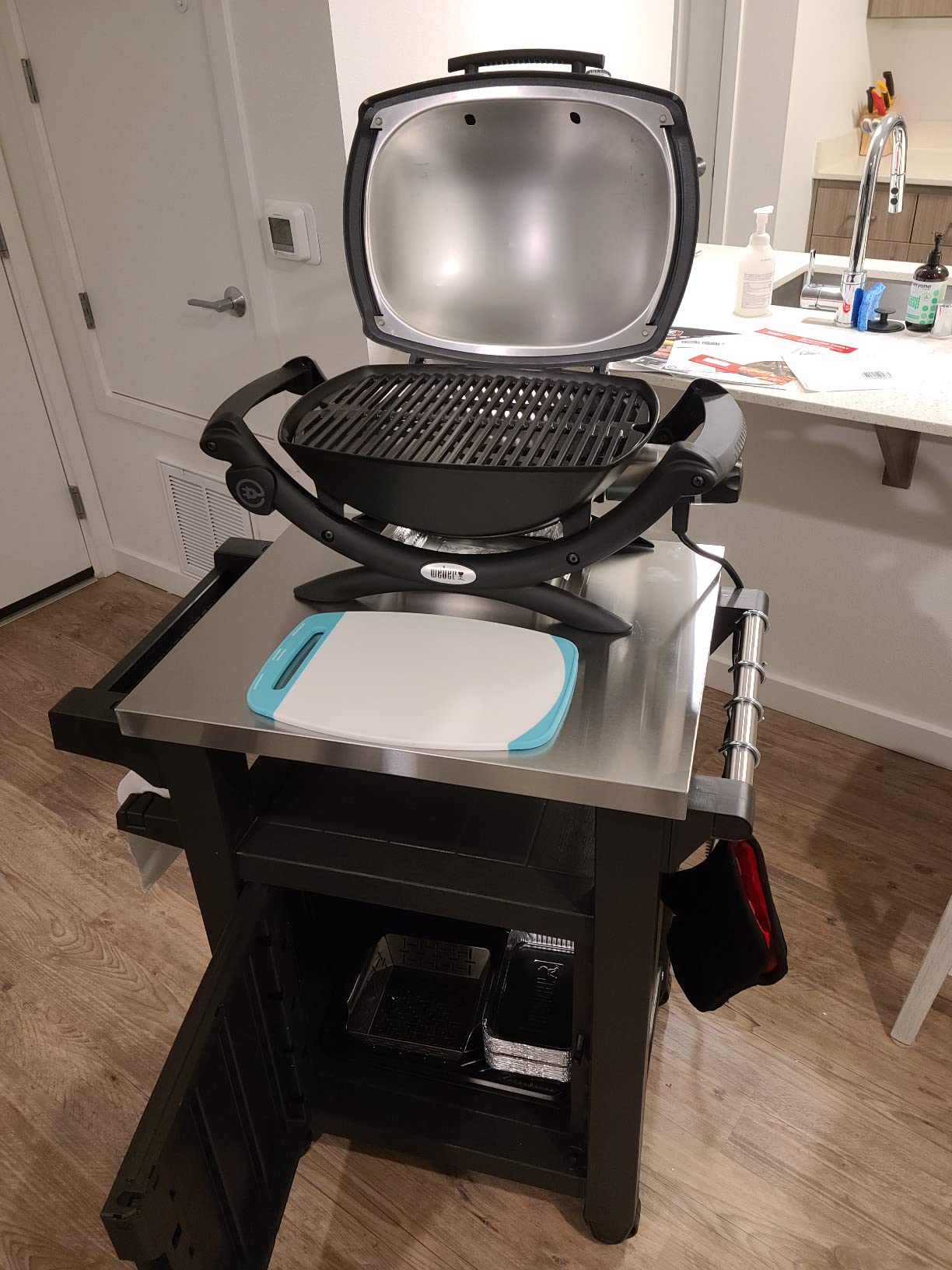 Weber Q1400 Electric Grill, Gray - Portable 1560‑Watt Outdoor Electric BBQ with Porcelain‑Enameled Cast‑Iron Grates - Compact Balcony & Patio Grill with Infinite Control Settings customer photo 1