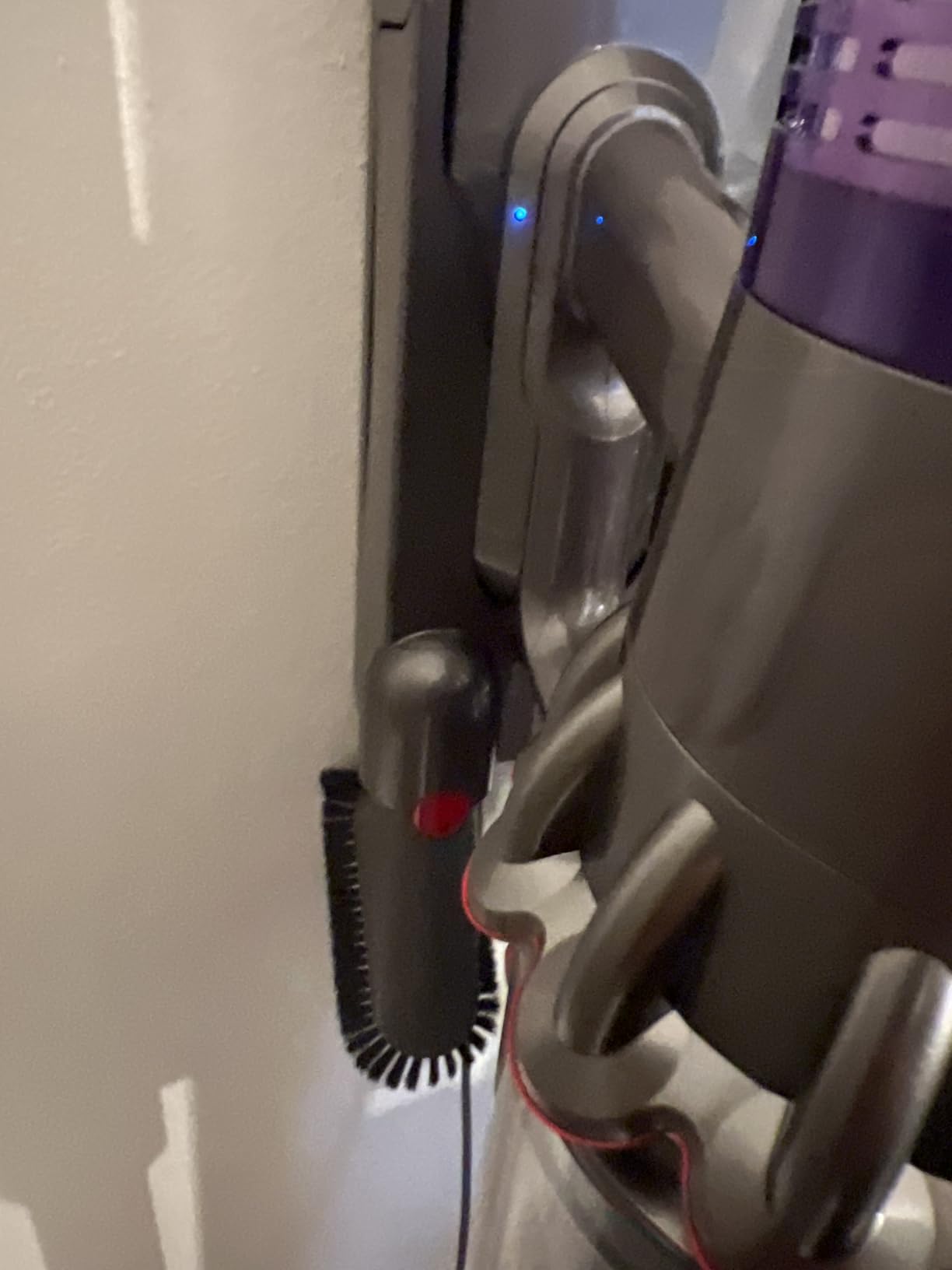 Dyson V11 Origin Cordless Vacuum, 185AW, 3 Power Modes, Up to 60 Minutes,² Deep Cleans Hard Floors and Carpets, Detangles pet Hair, Converts to Handheld customer photo 2