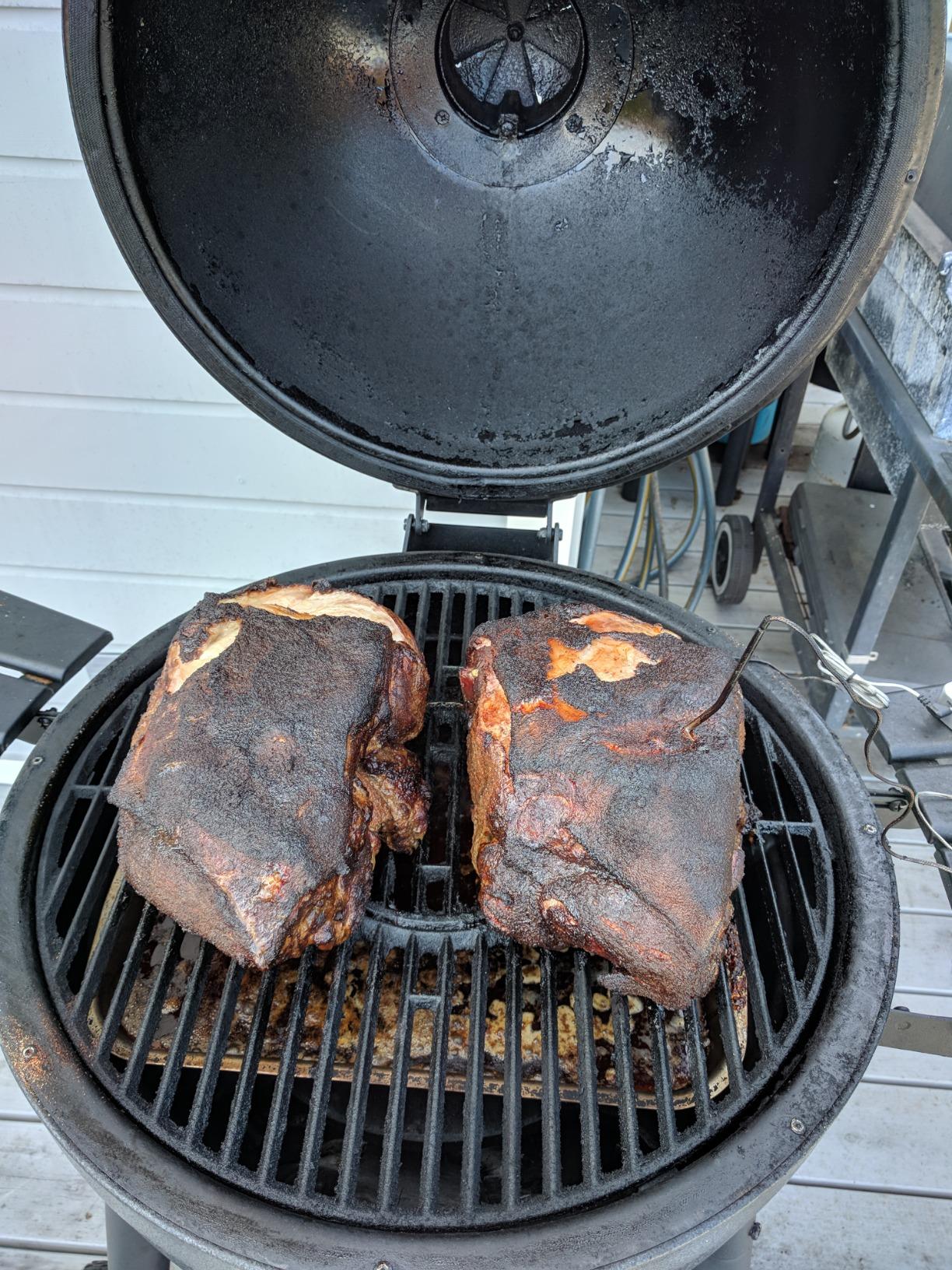 Char-Griller AKORN Kamado Charcoal Grill and Smoker with Cast Iron Grates, Warming Rack and Locking Lid - 445 sq in, Graphite, Model E16620 customer photo 2