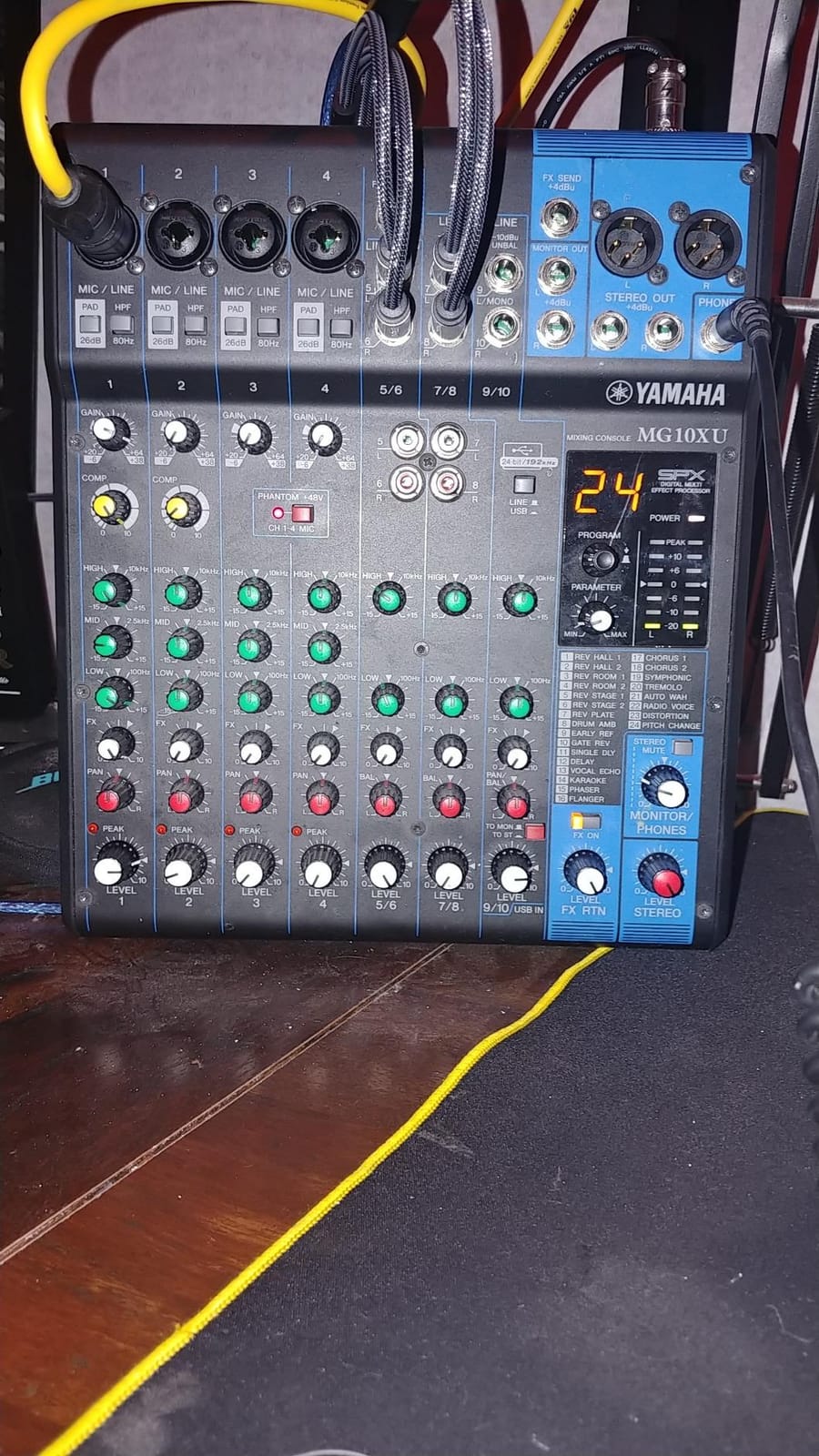 YAMAHA MG10XU 10-Input Stereo Mixer with Effects customer photo 2