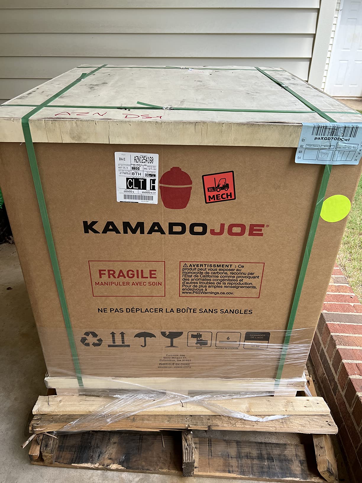 Kamado Joe Big Joe Series I 24-inch Ceramic Charcoal Grill and Smoker with Cart, Side Shelves, Stainless Steel Grates - 450 sq in, Red, Model BJ24Rh customer photo 1