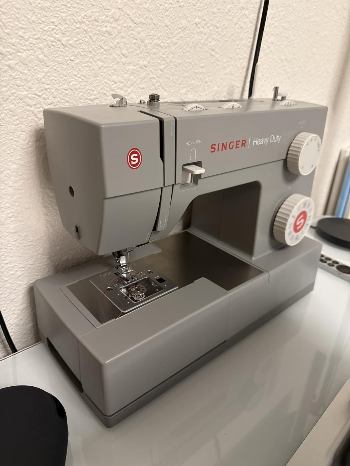 SINGER 4432 High Speed Heavy Duty Sewing Machine + Accessory Kit, 32 Stitches, 50% More Power for Thick Fabrics, 1100 Stitches/Min, Metal Frame, 1-Step Buttonhole customer photo 2