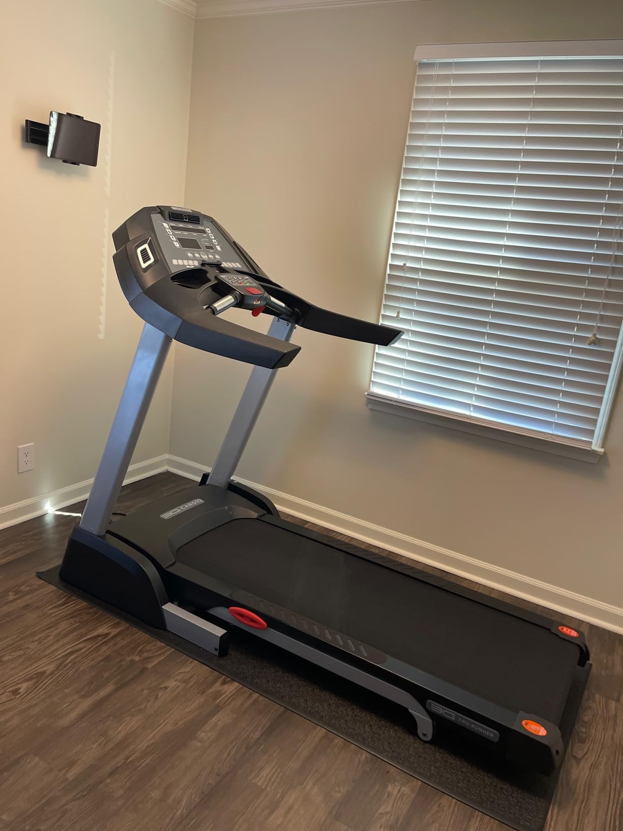 Pro Runner X Treadmill - Heavy Duty Construction with FreeSync FTMS Bluetooth customer photo 1