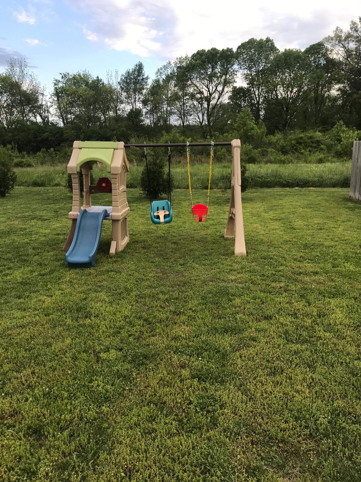 Step2 Play Up Gym Set for Kids, Outdoor Swing Set, Backyard Slide, Swings, Playhouse, & Crawl Space, Two Tier, Easy Set Up, Toddlers Ages 3-6 Years Old customer photo 2