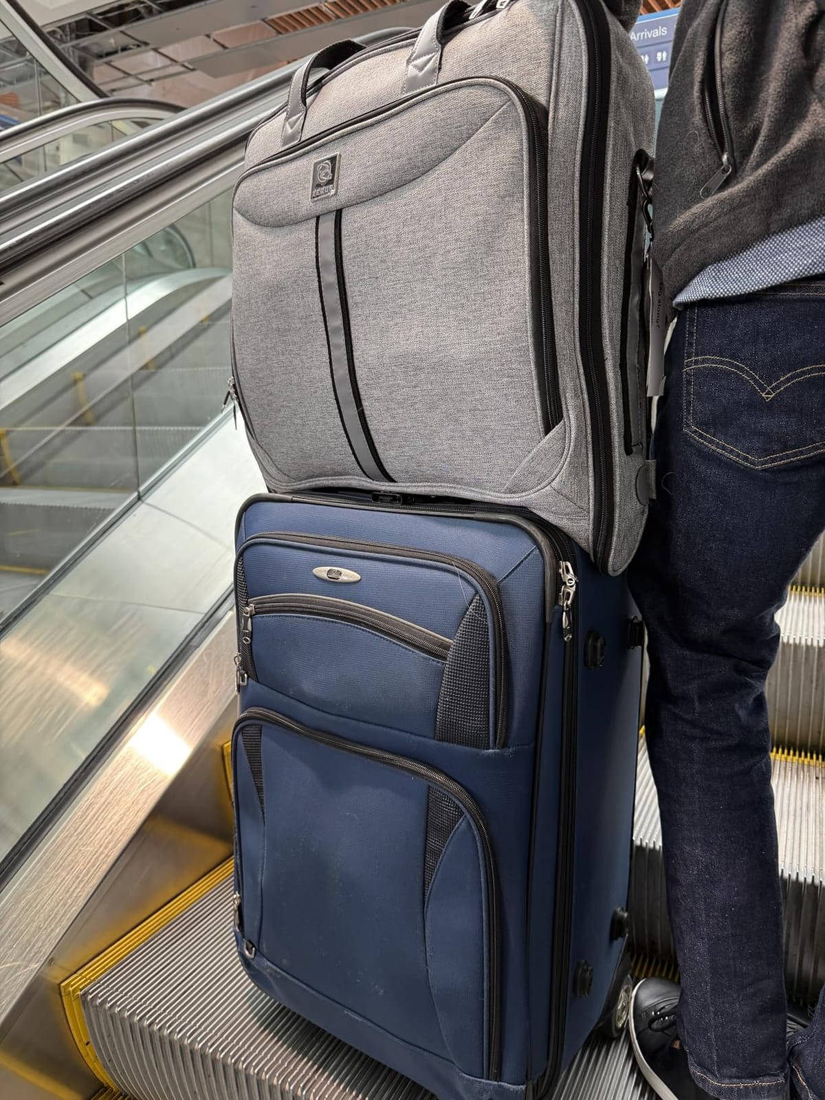 ZEGUR Premium Suit Garment Bag Carry On, Hangs 4 Suits customer photo 2