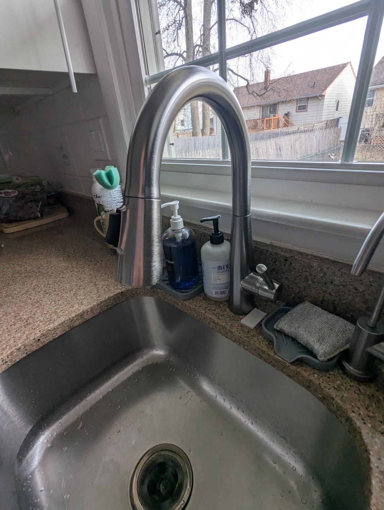 Delta Essa Brushed Nickel Kitchen Faucet with Pull Down Sprayer, Modern Single Hole Kitchen Sink Faucet, Single Handle, Arctic Stainless 9113-AR-DST customer photo 1