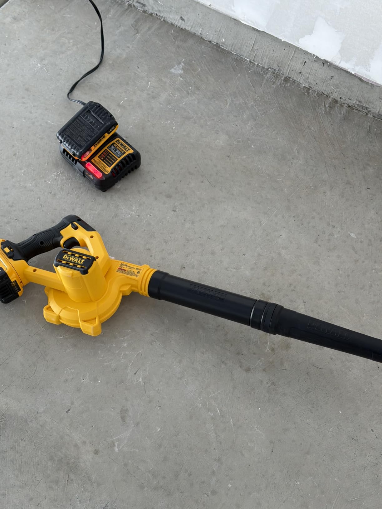 DEWALT 20V MAX Blower, 100 CFM Airflow, Variable Speed Switch, Bare Tool Only (DCE100B) customer photo 2