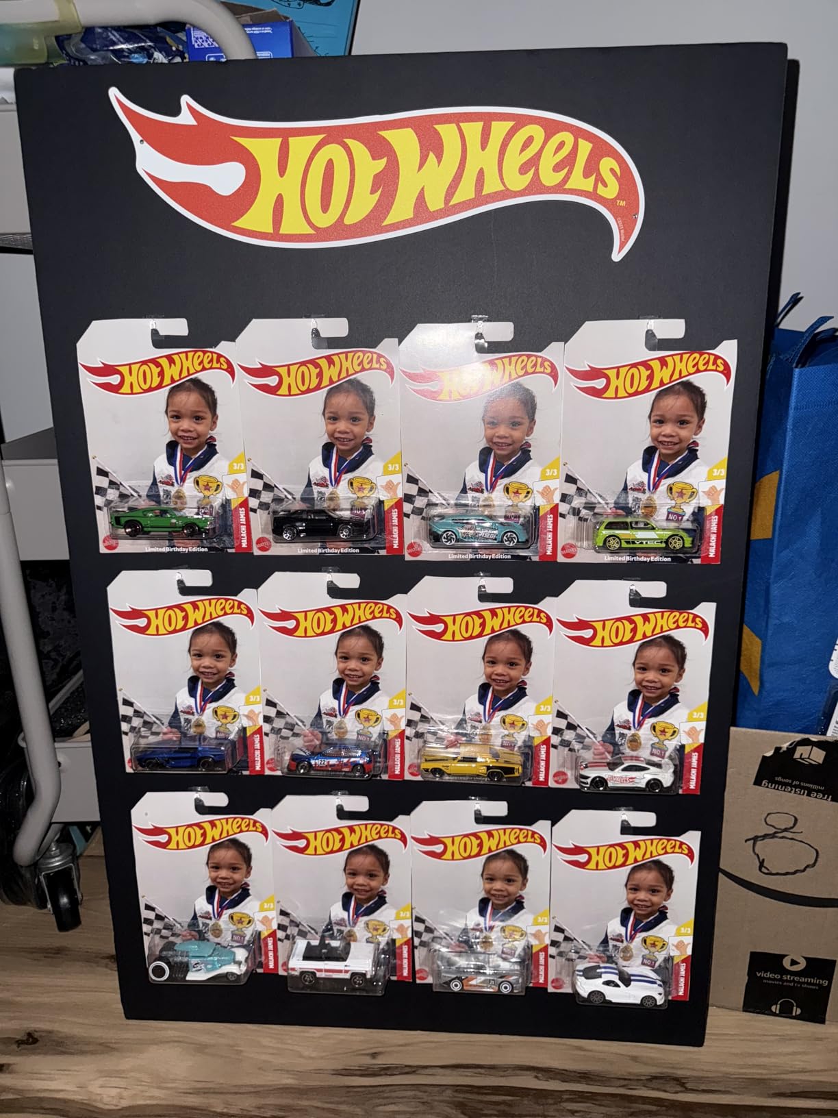 Hot Wheels Toy Cars & Trucks 20-Pack, Set of 20 1:64 Scale Vehicles for Play or Display, Instant Collection (Styles May Vary) customer photo 1