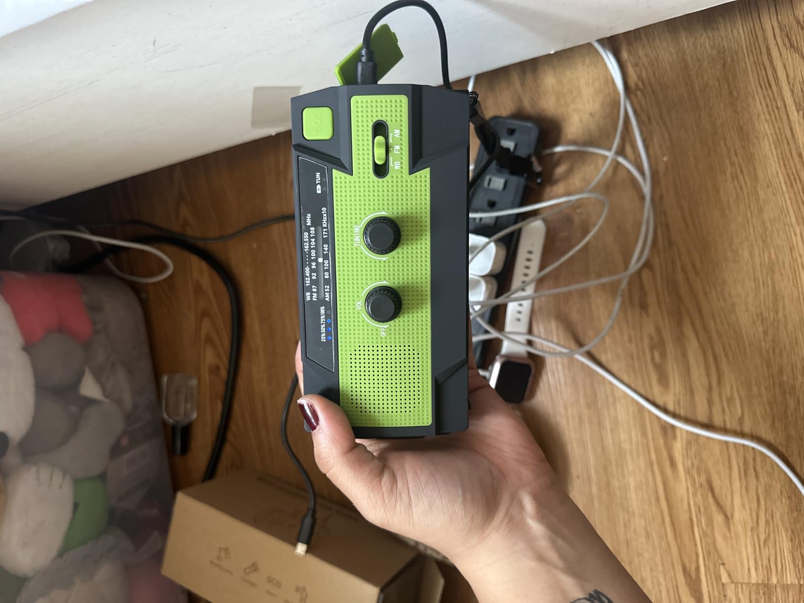Hand Crank Radio with LED Flashlight,2000mAh NOAA AM FM Emergency Radio customer photo 1
