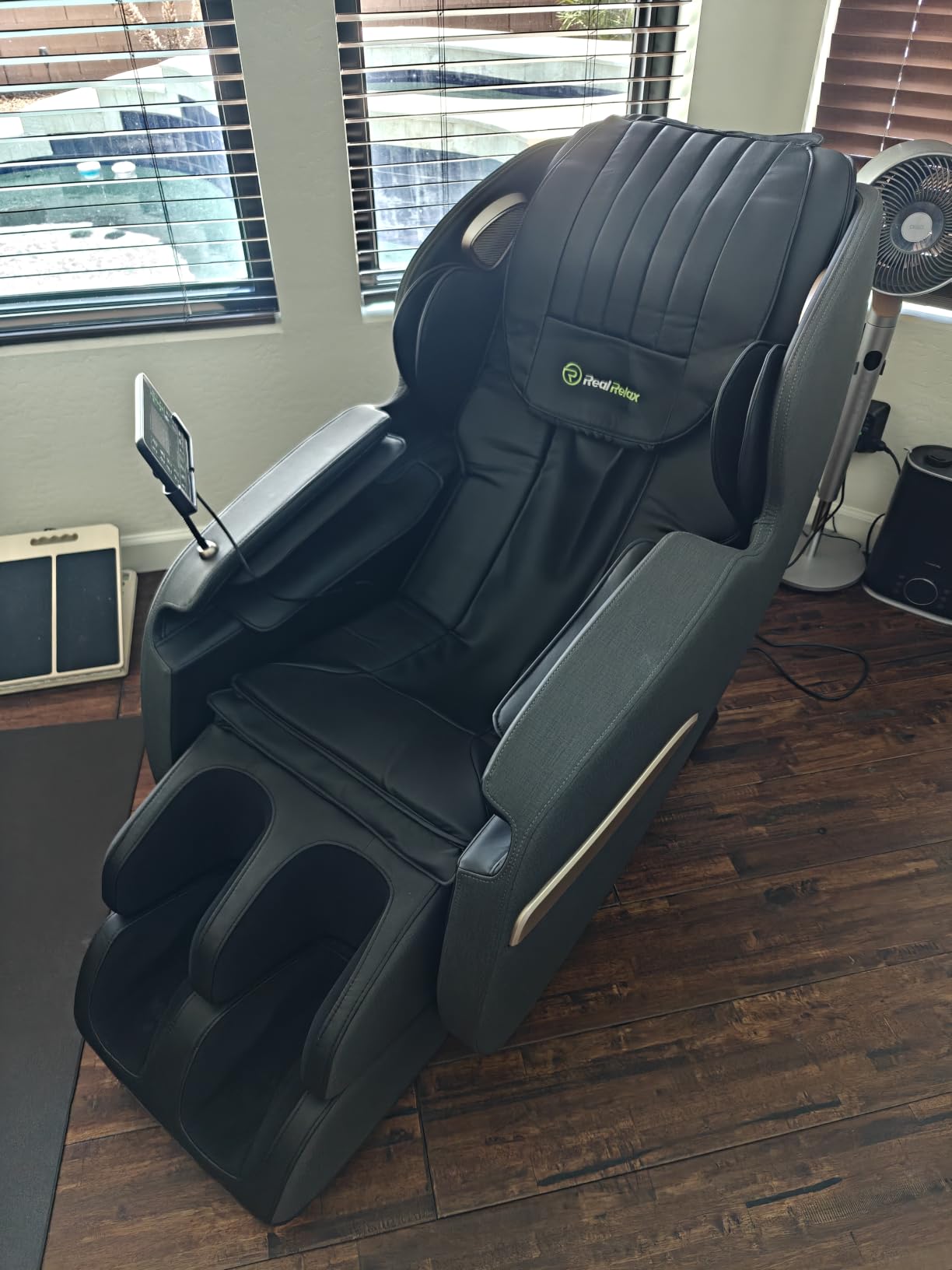 Real Relax SL-Track Full Body Massage Chair, Zero Gravity Recliner, Black customer photo 2