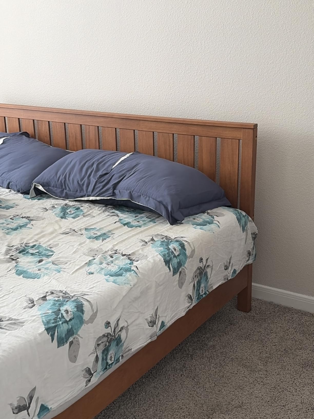 Zinus Vivek Deluxe Wood Platform Bed Frame with Headboard, Wood Slat Support, No Box Spring Needed, Easy Assembly, King customer photo 2