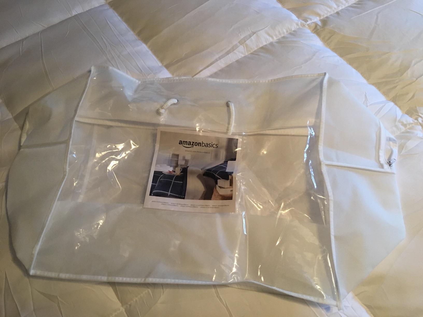 Amazon Basics White Down Alternative Comforter and Duvet Insert with Corner Tabs, Machine Washable, Full/Queen, Light customer photo 2