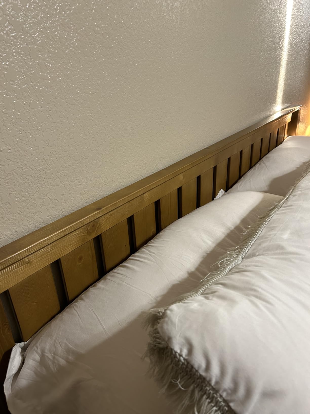 ZINUS Vivek Deluxe Wood Platform Bed Frame with Headboard, Wood Slat Support, No Box Spring Needed, Easy Assembly, Queen | Slatted Headboard, Contemporary Design customer photo 1