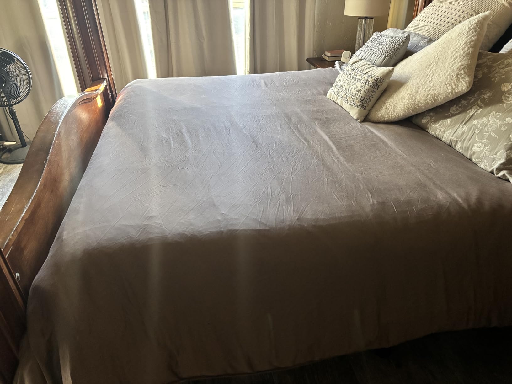 EASELAND Queen Size Down Alternative Comforter - Quilted Duvet Insert for All Seasons, Soft Lightweight with Corner Tabs, Summer Winter Warm Bedding, White 88x88 Inches customer photo 2