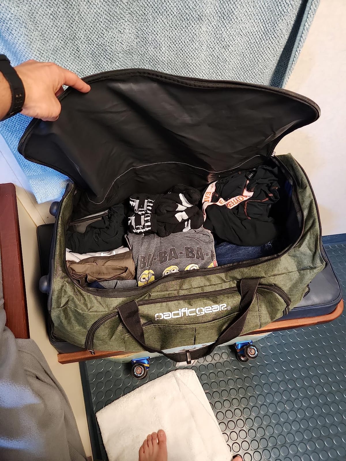Pacific Gear Duffel Bag with Rolling Wheels customer photo 1