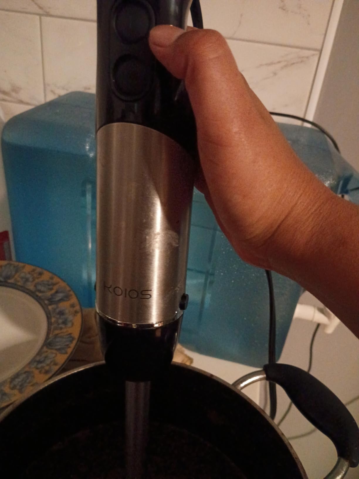 KOIOS 5-in-1 Hand Immersion Blender, 1000W 12 Speed Handheld Blender Stick with Copper Motor Stainless Steel Blade, 600ml Mixing Beaker, 500ml Food Processor, Whisk, Milk Frother, Non-BPA, Red customer photo 2