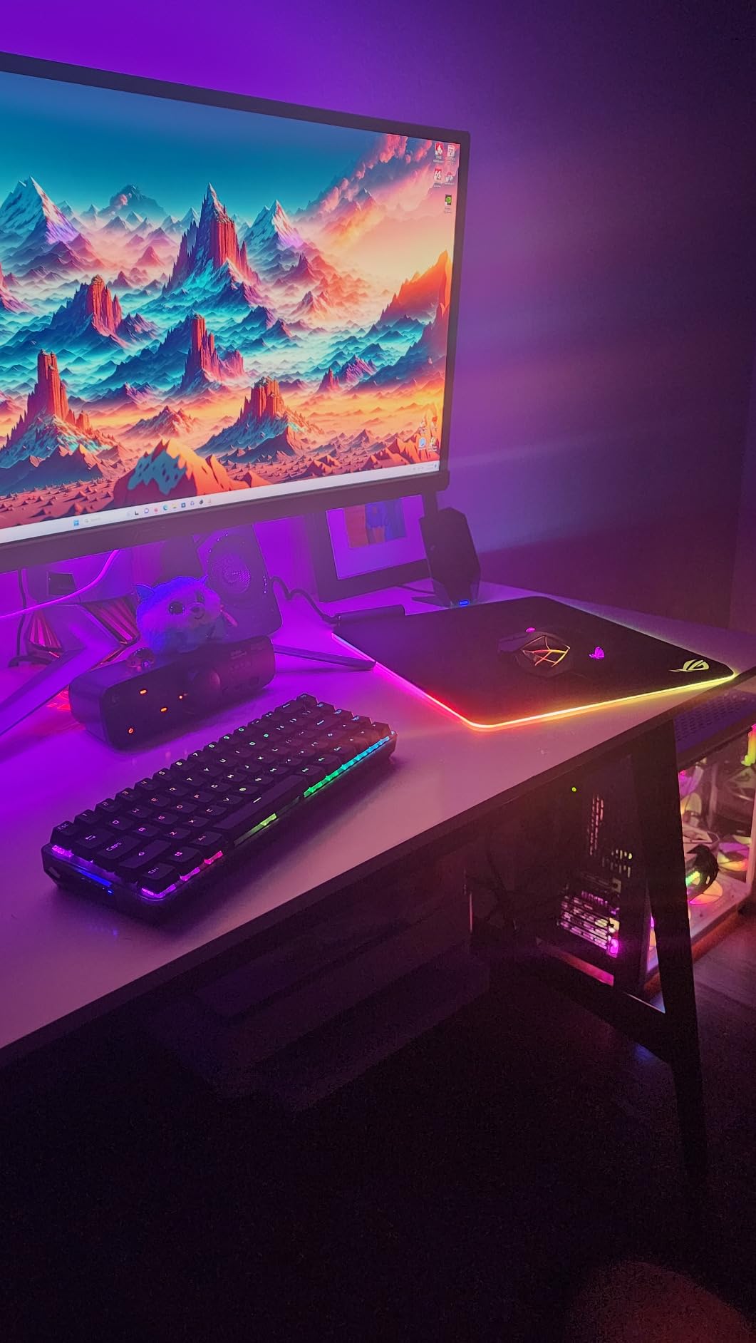 ROG Balteus RGB Gaming Mouse Pad - USB Port | Aura Sync RGB Lighting | Hard Micro-Textured Gaming-Optimized Surface & Nonslip Rubber Base customer photo 2