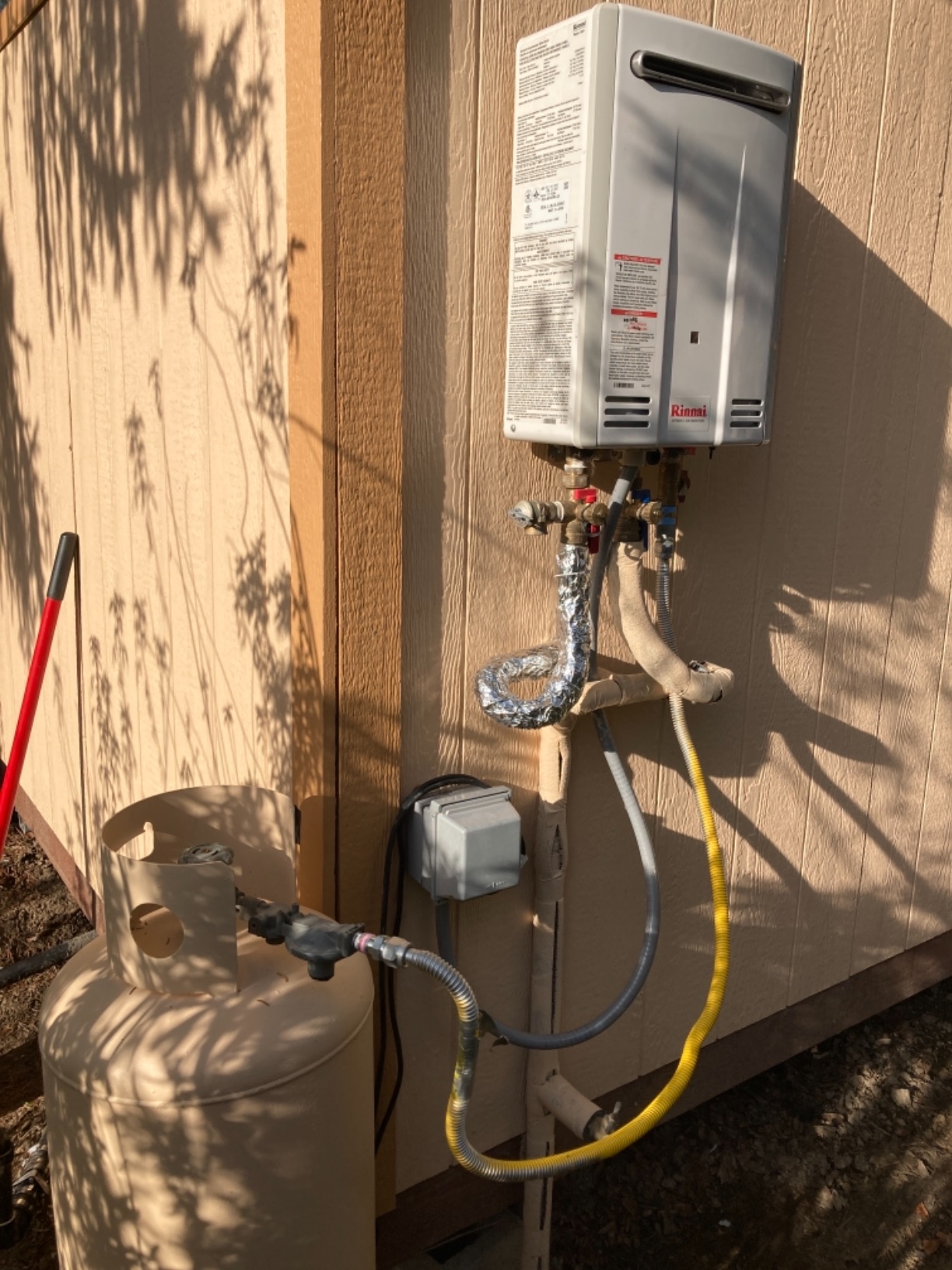 Rinnai V53DeP Propane Tankless Water Heater, 5.3 GPM, Outdoor Installation customer photo 2