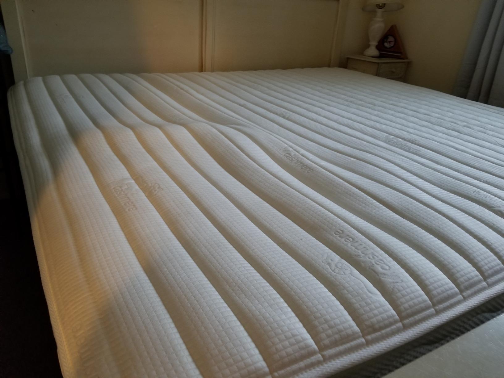Queen Mattress, 10 Inch Hybrid Mattress with Gel Memory Foam, Natural Latex, Individually Wrapped Pocket Coils Innerspring Mattress, Pressure Relief, Back Pain Relief customer photo 2