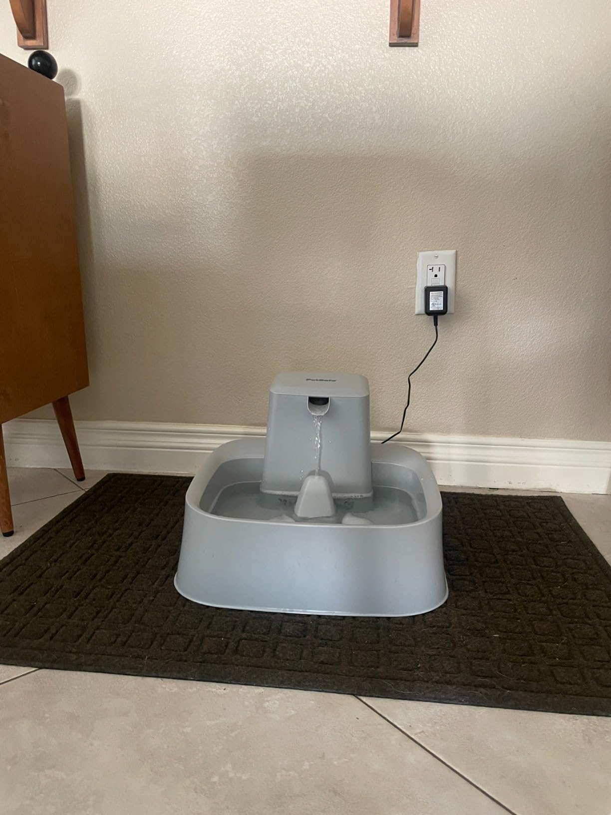 PetSafe Oasys Pet Fountain, 1/2 Gallon (64 oz), Small Dogs & Cats | Adjustable Water Flow, Whisker-Friendly Tray, Dishwasher-Safe, Replaceable Carbon & Foam Filters Included customer photo 1