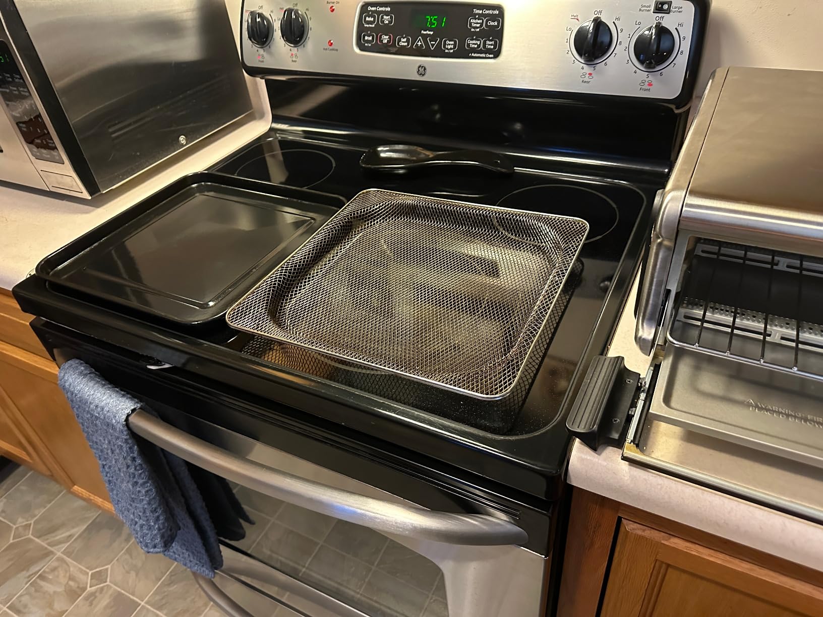 Ninja SP101 Digital Air Fry Countertop Oven, 8-in-1, XL, Silver customer photo 1