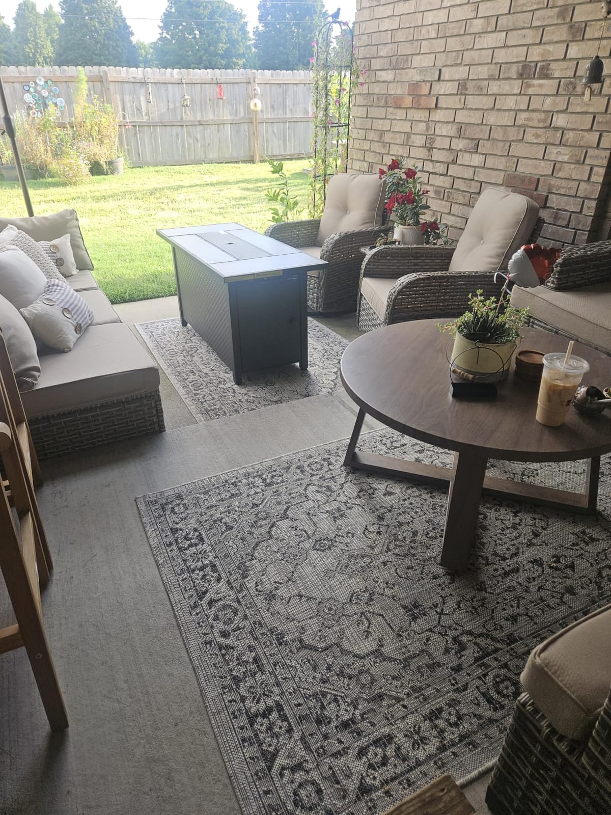 JONATHAN Y Boho Medallion Indoor Outdoor Area Rug 4X6 Gray/Black customer photo 1